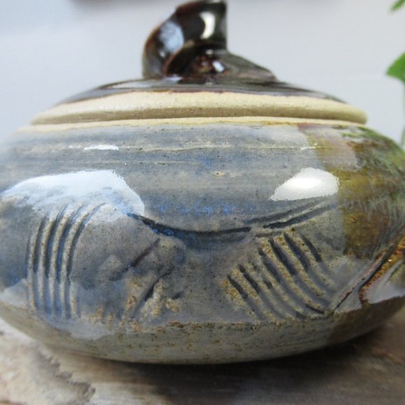 Stoneware Hand Made Glazed Pottery Bowl with Lid signed SRF - Picture 4 of 14